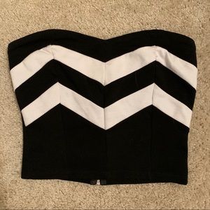 Chevron pattern strapless crop top